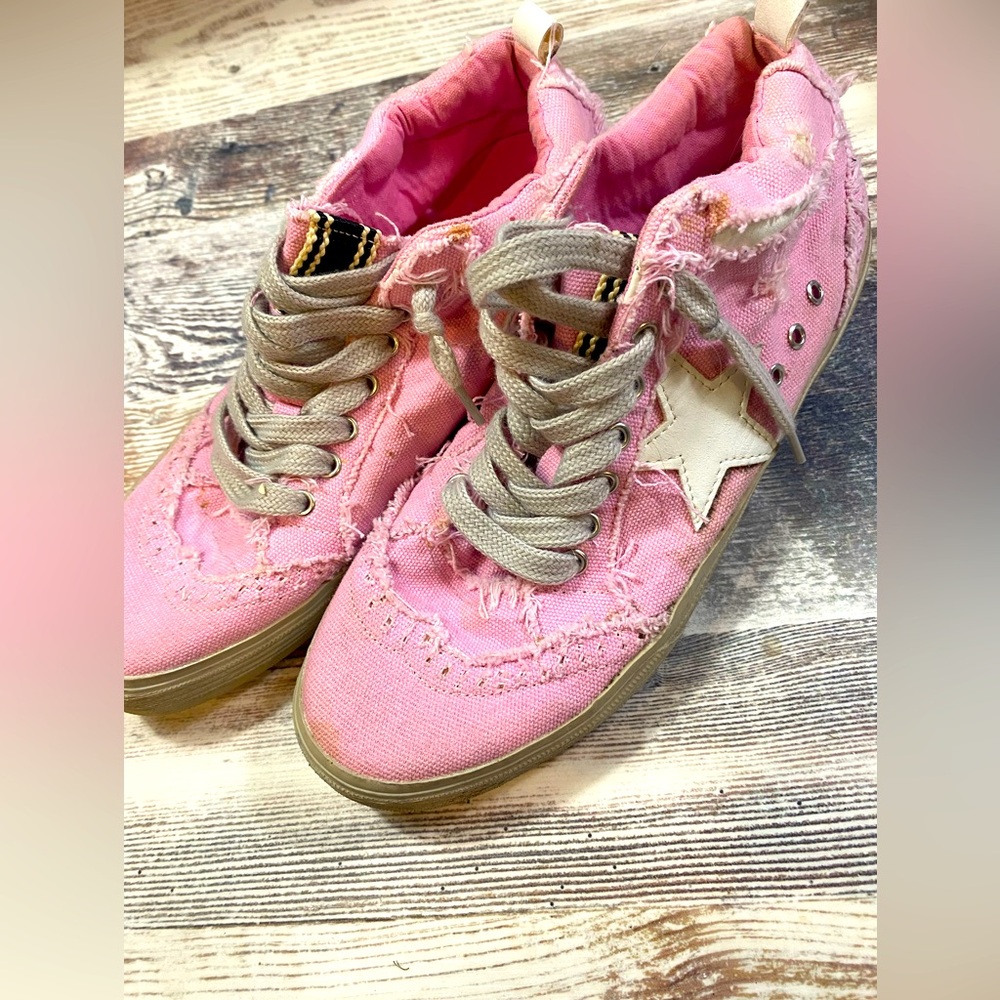 Shu Shop Very Cute Distressed Pink Paulina Tennis Sneaker Shoes Size 8.5